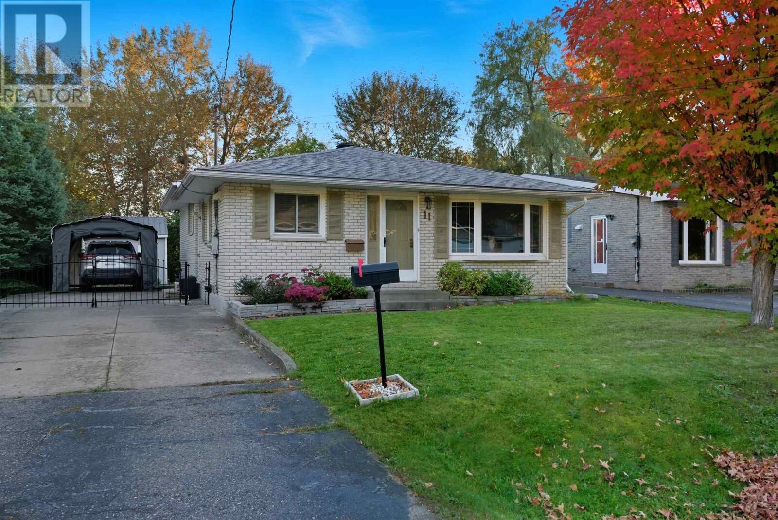 Photo de la propriété: 11 Creery Ave ON P6B 1G7