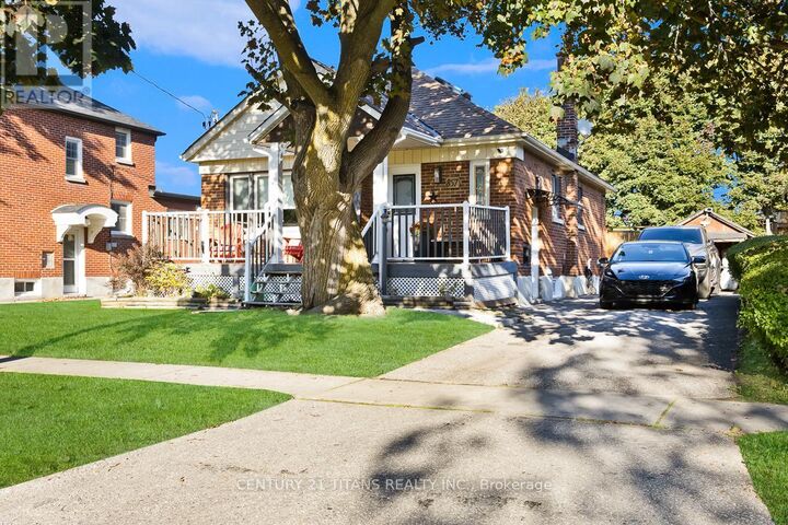 Property Photo:  857 Masson Street  ON L1G 5B1 