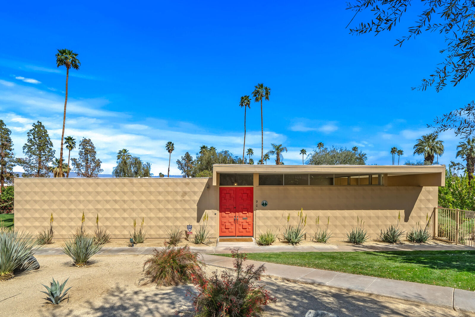 Property Photo: 72507 El Paseo #901 CA 92260