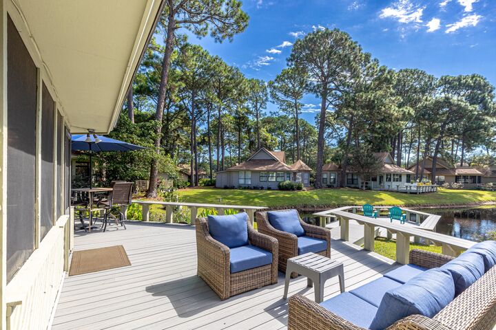 Property Photo: 184 S Cove Drive FL 32550