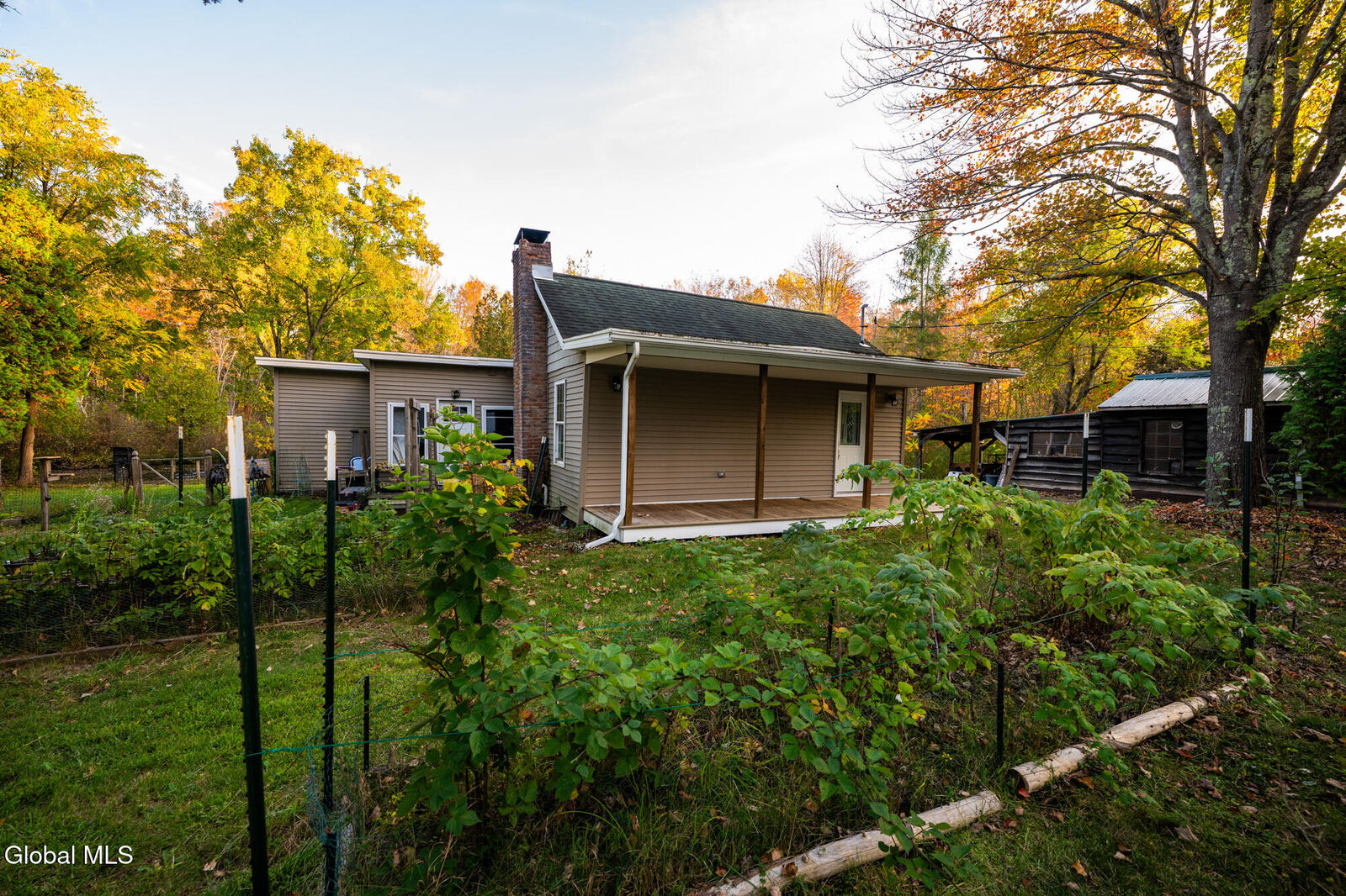 Property Photo:  261 Old Post Road  NY 12020 