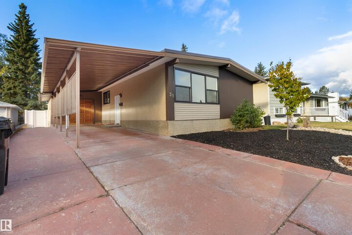 Property Photo:  31 Curlew Crescent  AB T8A 0H3 