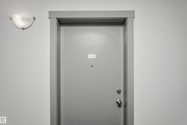 Property Photo: 11820 22 Avenue SW 303 AB T6W 2A2