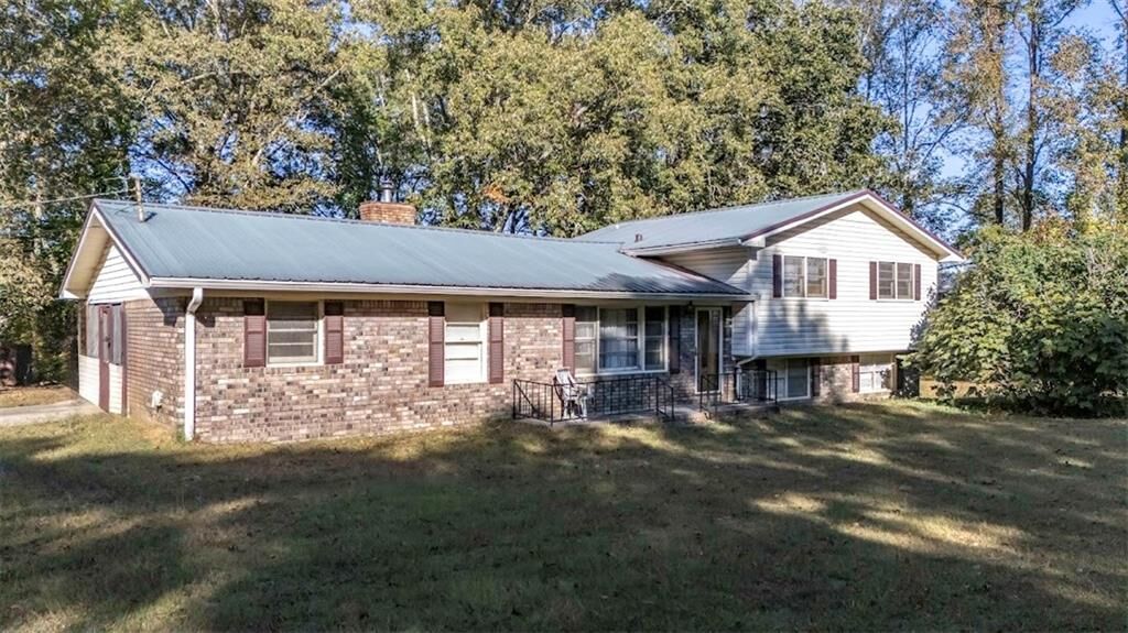 Property Photo: 998 Hamrick Road GA 30110