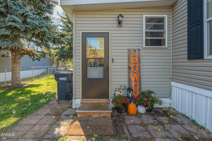 Property Photo: 616 Dover Drive ND 58504