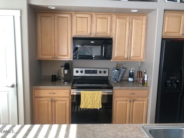 Property Photo:  315 Versailles Avenue  ND 58503 