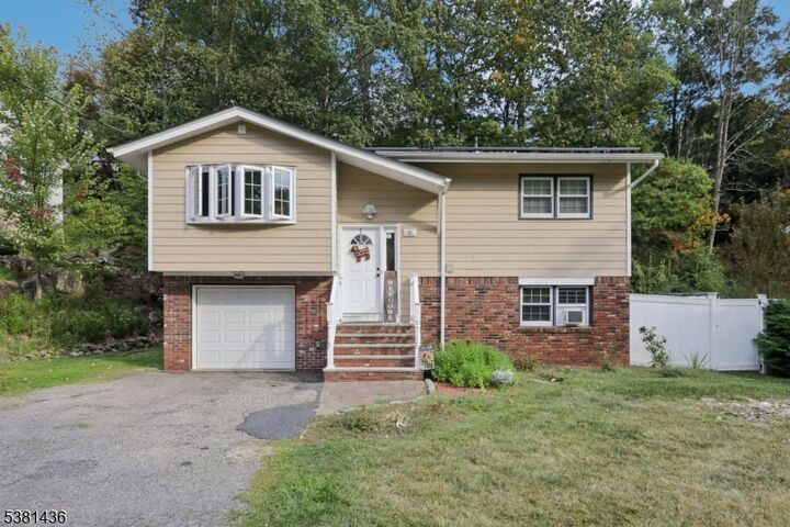 Property Photo:  23 Fordham Trl  NJ 07843 