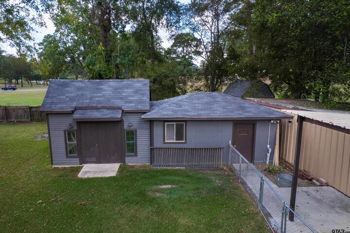 Property Photo:  1010 S Williams Ave.  TX 75455