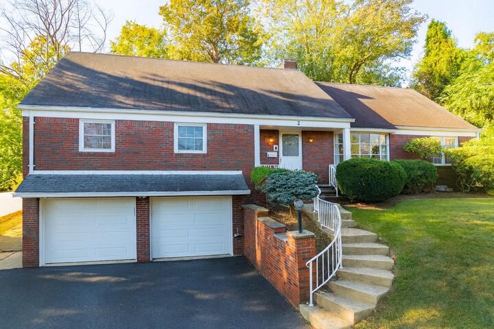 Property Photo:  2 South Audlen Terrace  NJ 07081-2110 