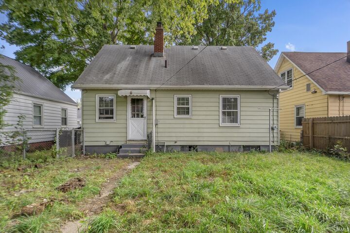 Property Photo: 1419 Johnson Street IN 46628-2933