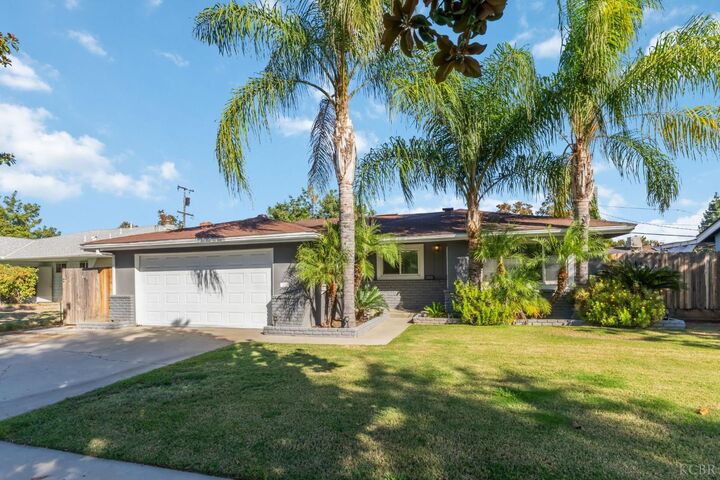 Property Photo:  2333 E Austin Way  CA 93726 