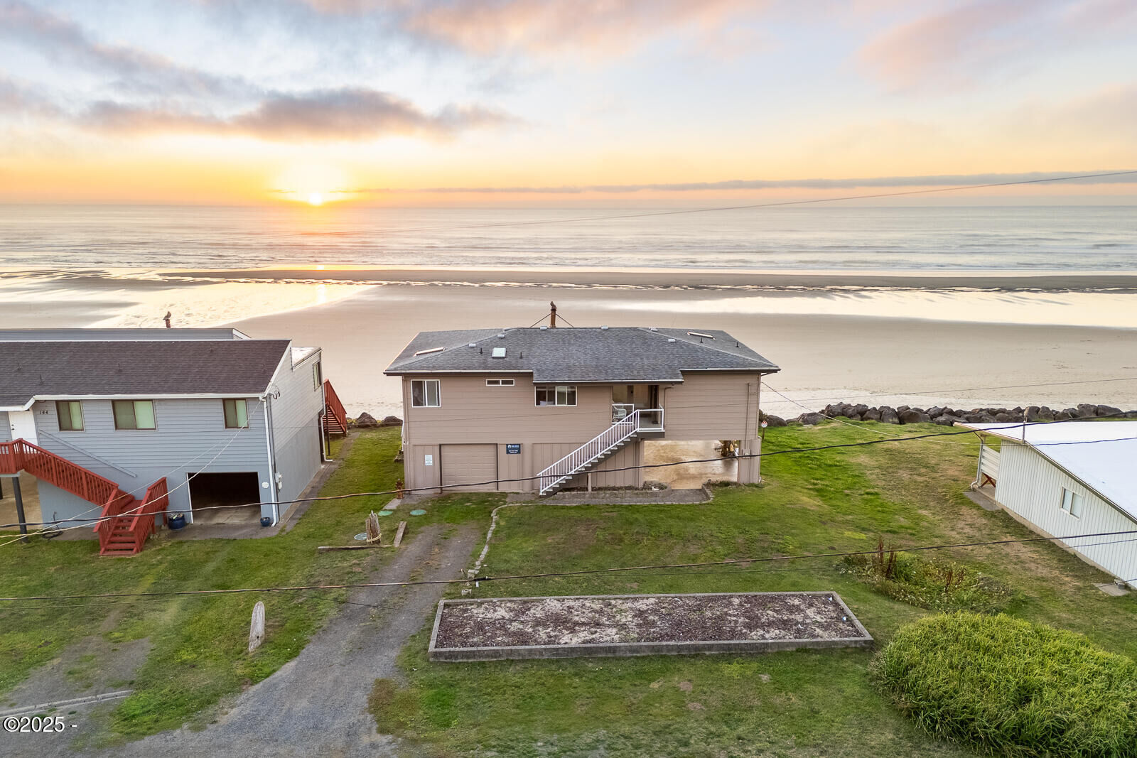 Property Photo: 148 NW Spencer Street OR 97498