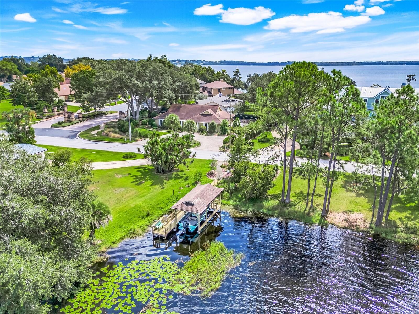 Property Photo: 721 W Lakeshore Drive FL 34711