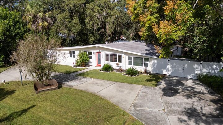 Property Photo: 5327 Angeles Avenue FL 34235