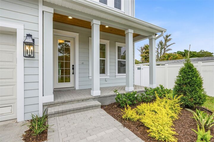 Property Photo: 2815 W Leila Avenue FL 33611