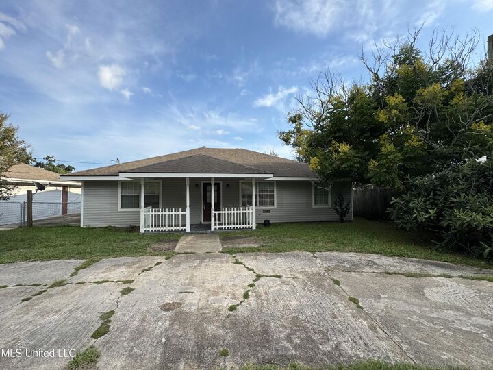 213 Oak Street  Long Beach MS 39560 photo
