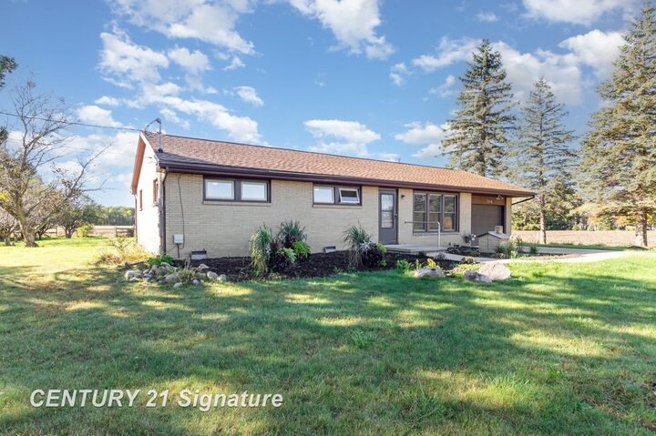 Property Photo: 3250 E Hubbard Road MI 48642