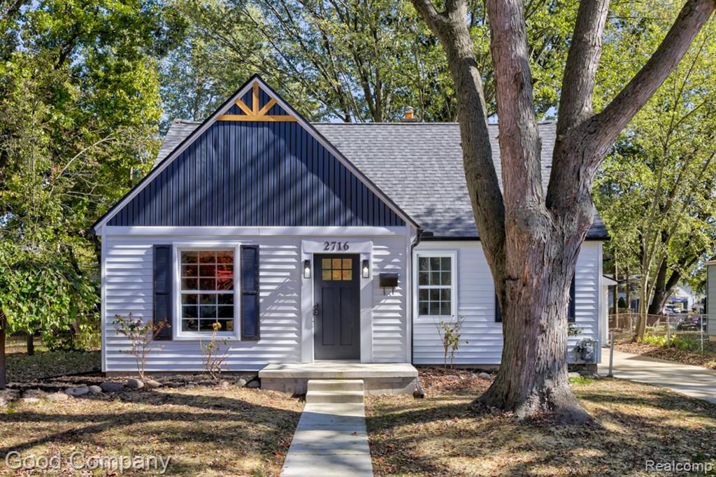 Property Photo:  2716 Thomas Avenue  MI 48072 3244