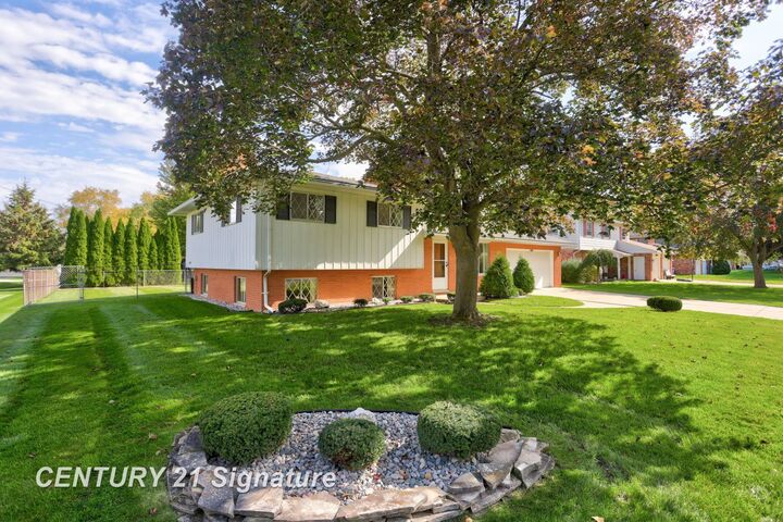 Property Photo: 1908 W Packard Drive MI 48638