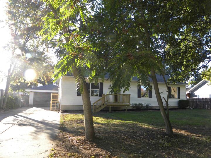 Property Photo:  47141 Greenview Drive  MI 48317 