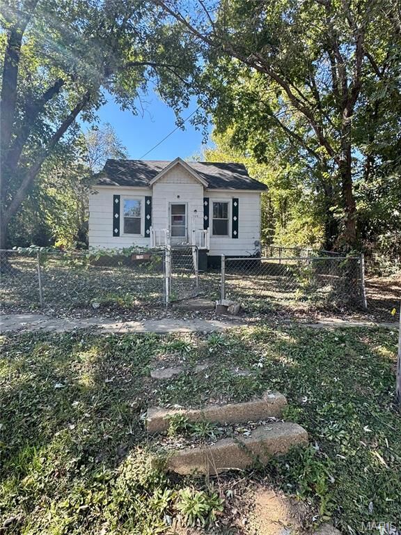 Property Photo:  709 West Street  MO 63653