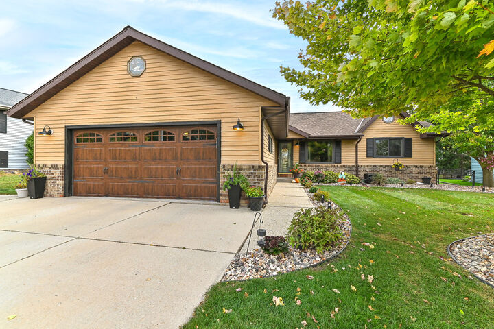 1103 Squire Ln  West Bend WI 53090 photo