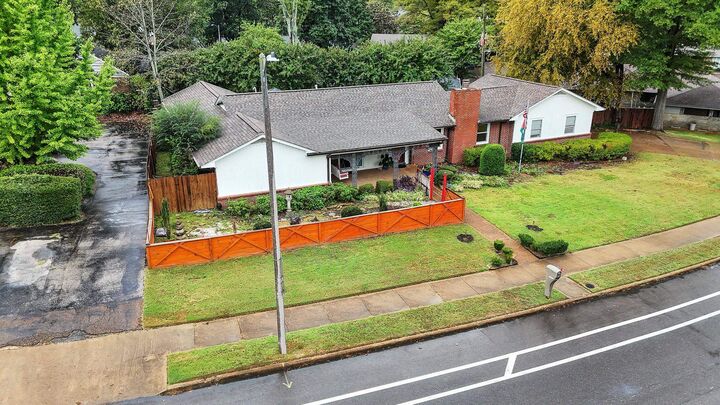 Property Photo:  207 N Goodlett St  TN 38117