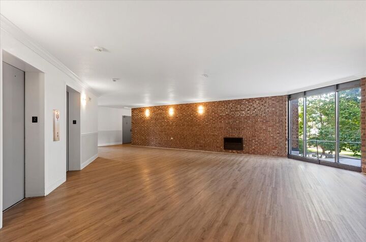 Property Photo:  5348 N Cumberland Avenue 206  IL 60656 
