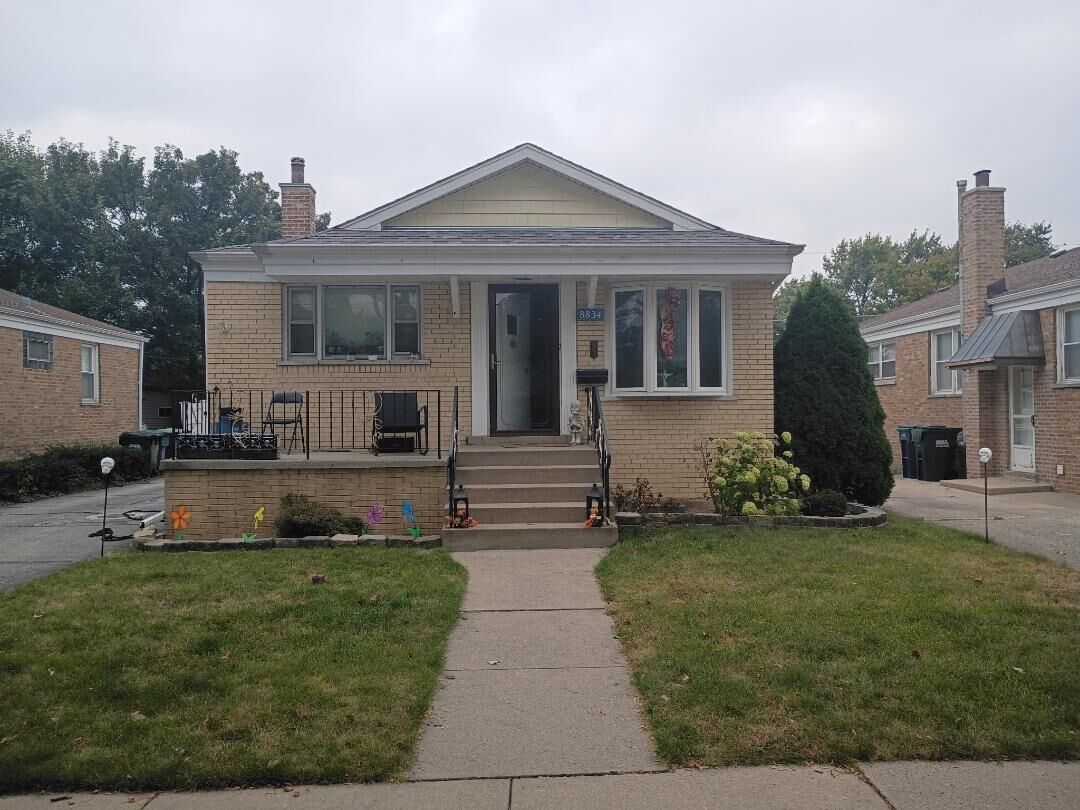 Property Photo: 8834 S Albany Avenue IL 60805