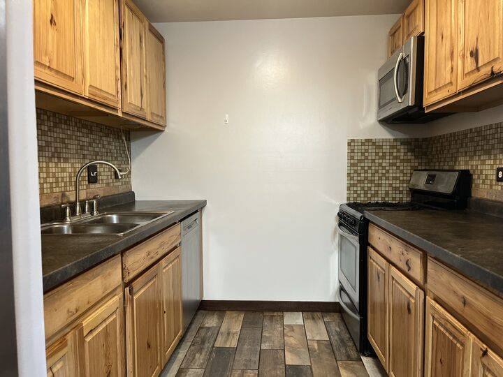 Property Photo: 14B Kingery Quarter 207 IL 60527