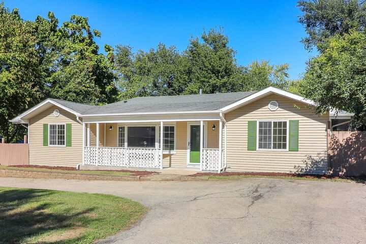 Property Photo: 513 Conant Avenue IL 60435