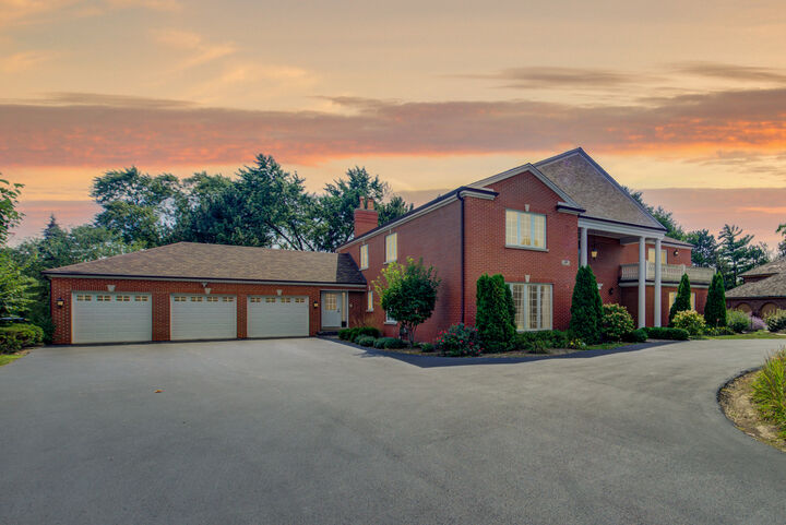 Property Photo: 46 Hamilton Lane IL 60523