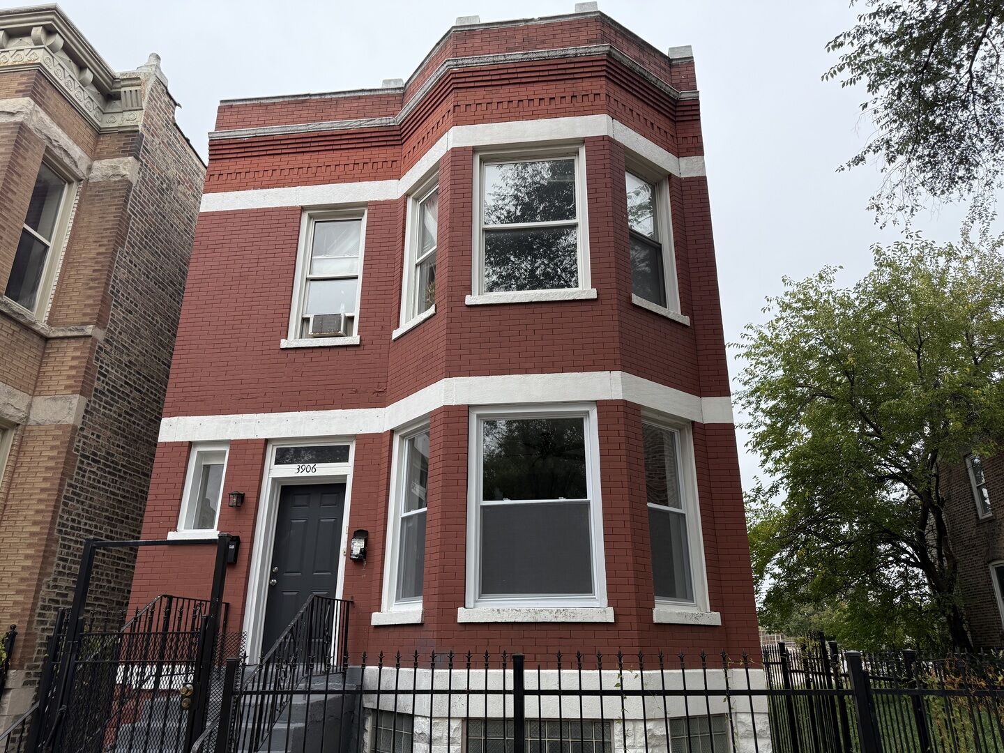 Property Photo: 3906 W Flournoy Street IL 60624
