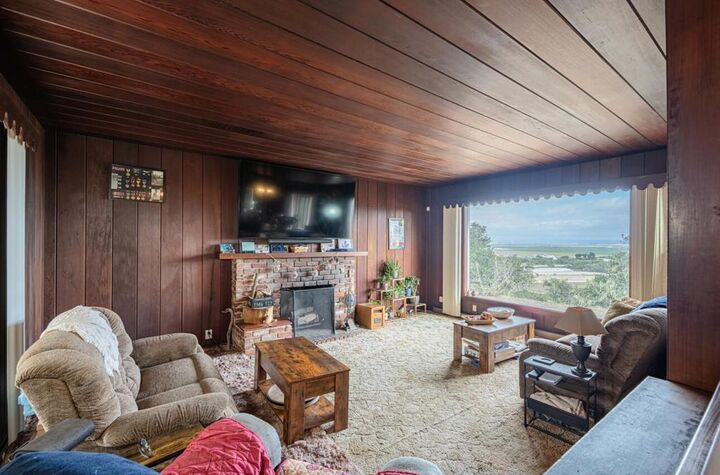 Property Photo:  905 W Blanco Road  CA 93908 