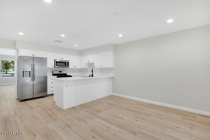 Property Photo:  1118 Bright Glen Circle  CA 91361 