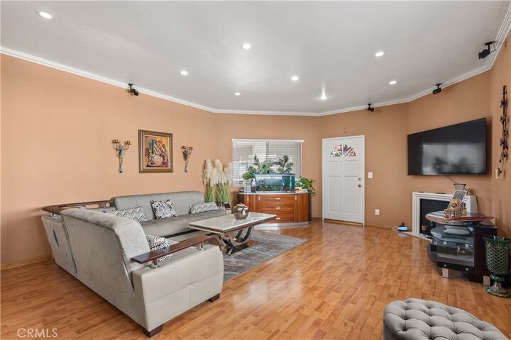 Property Photo:  620 N 6th Street 106  CA 91501 