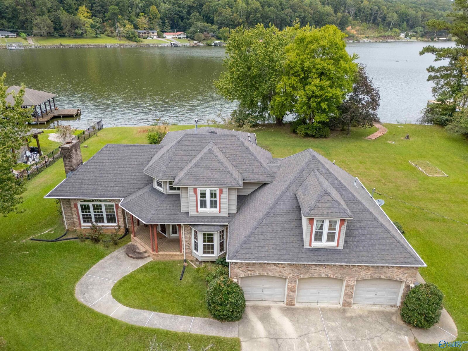 Property Photo: 3240 Bridge Point Road AL 35907