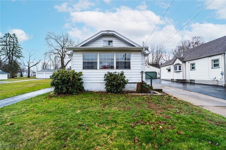 1633 Wakefield Avenue  Youngstown OH 44514 photo