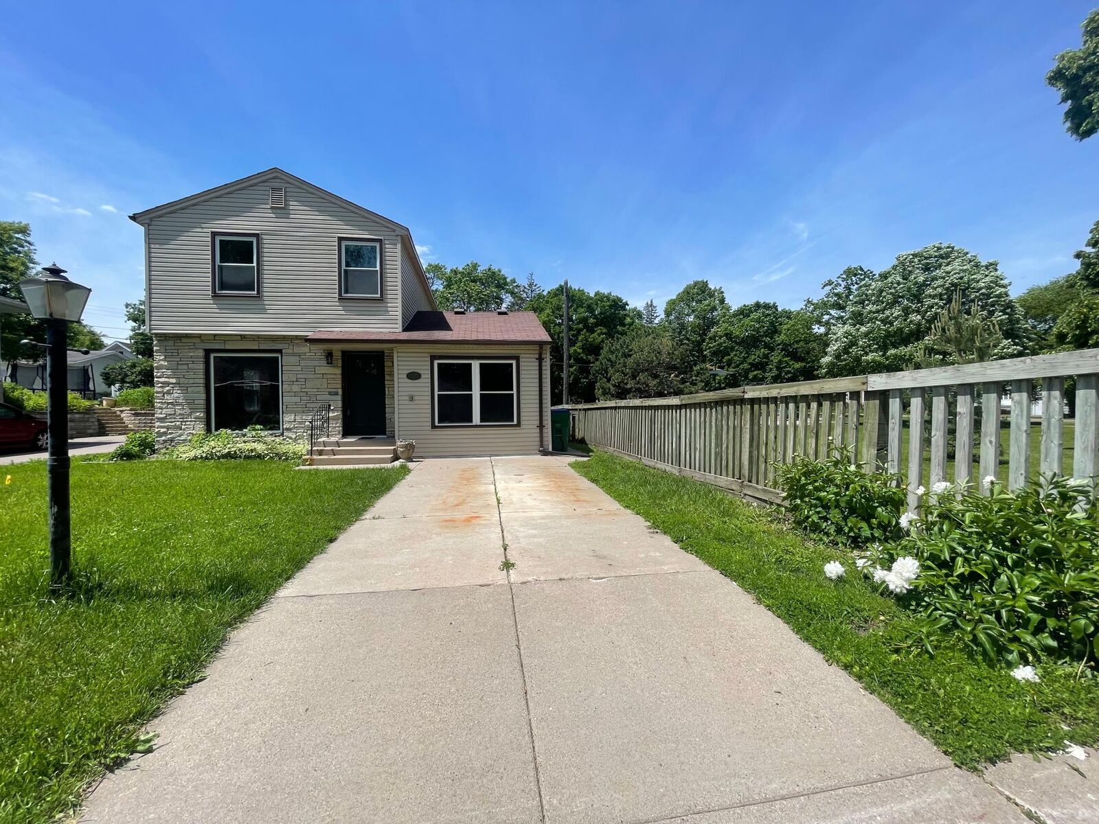 Property Photo: 2910 N Vernon Avenue 1 MN 55416