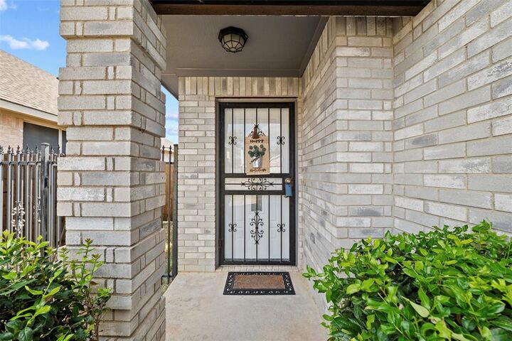 Property Photo:  1010 Hayworth Avenue  TX 75137