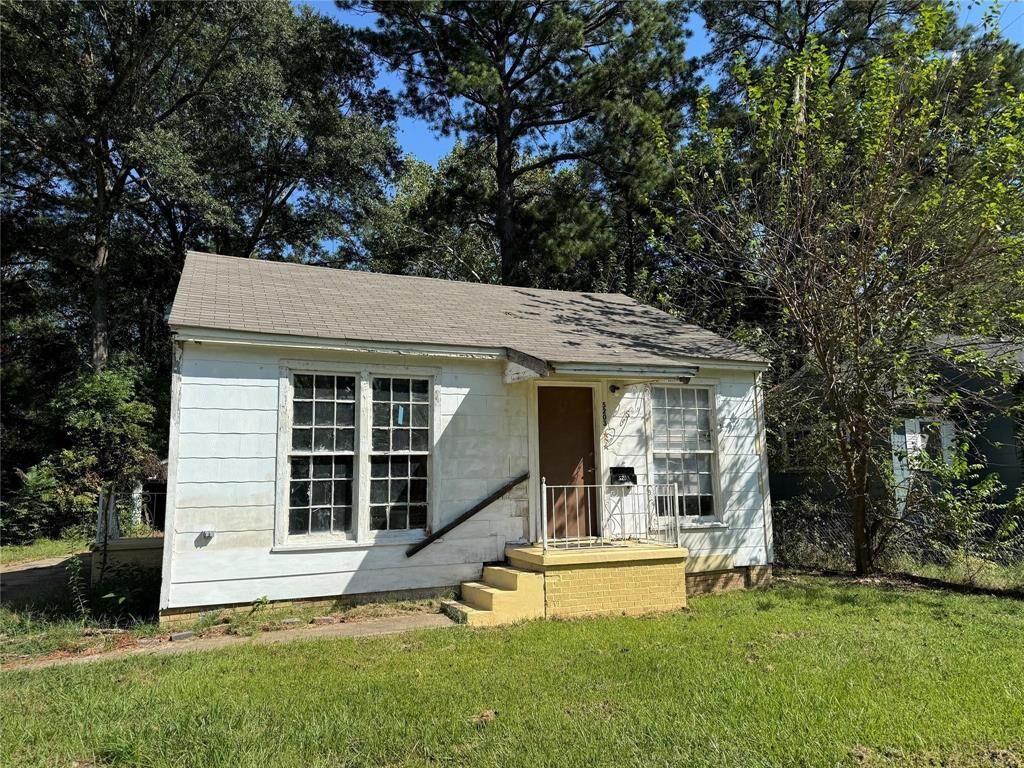 Property Photo: 5203 Bienville Avenue LA 71108