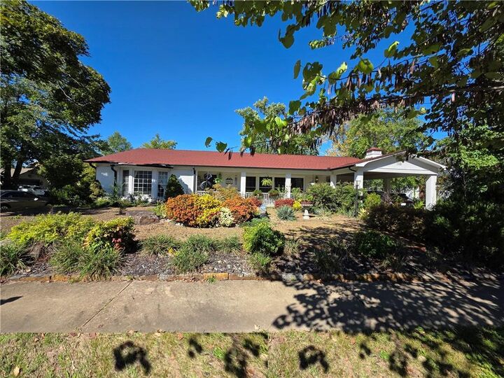 Property Photo: 610 Central Avenue AR 72712
