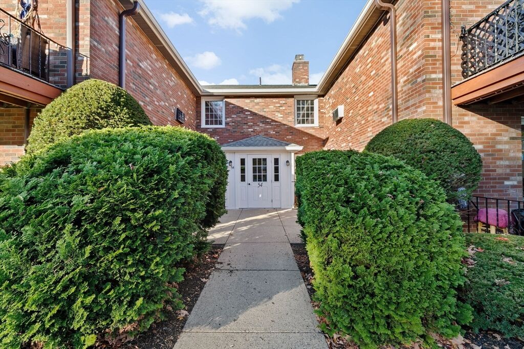 Property Photo:  54 Fountain Ln. #9  MA 02190