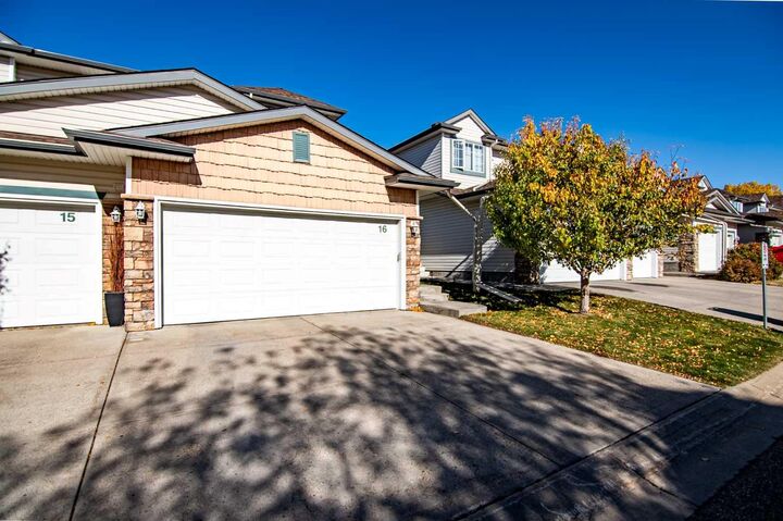 Property Photo: 73 Addington Drive 16 AB T4R 2Z6