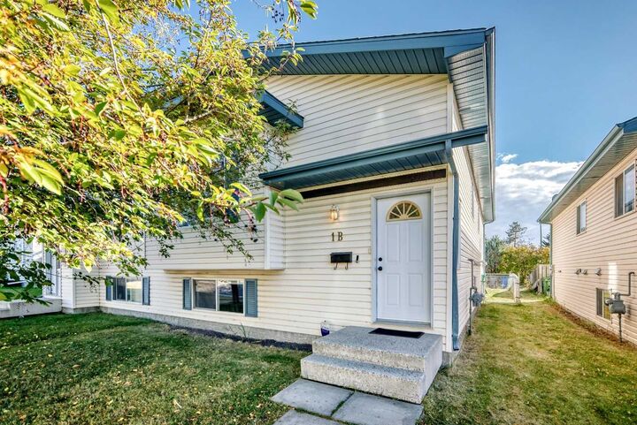 Property Photo: 1 Eline Street B AB T4R 2M9