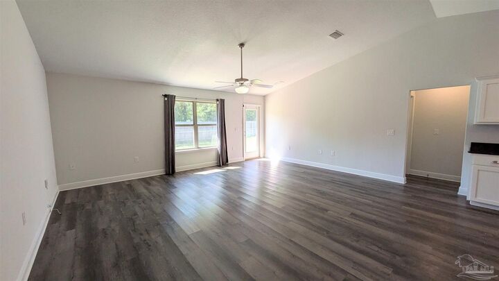 Property Photo: 4407 Wilmington Way FL 32570
