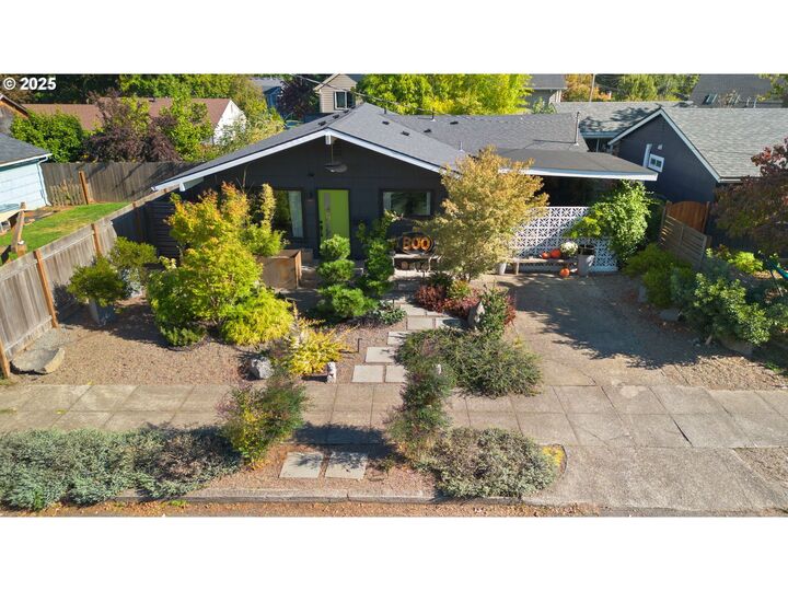 6514 NE Bellevue Ave  Portland OR 97211 photo
