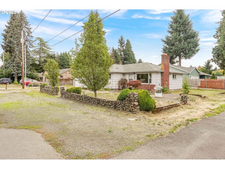 Property Photo: 550 Churchdale Ave OR 97303
