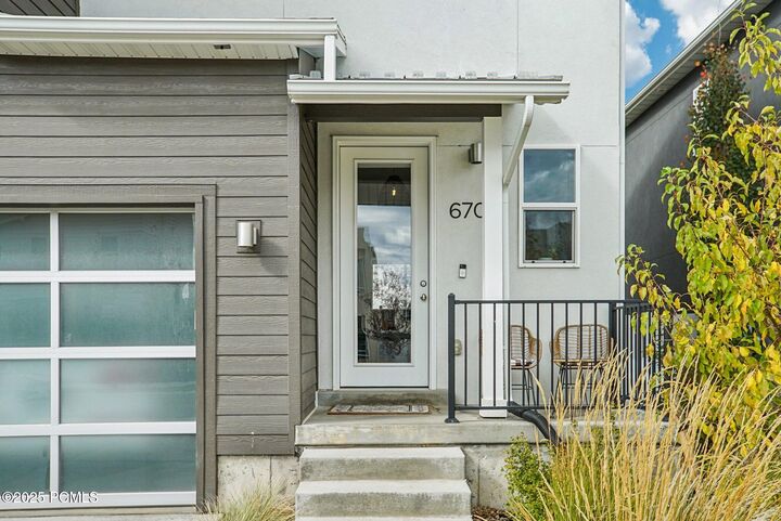 Property Photo: 6705 Serviceberry Drive UT 84098