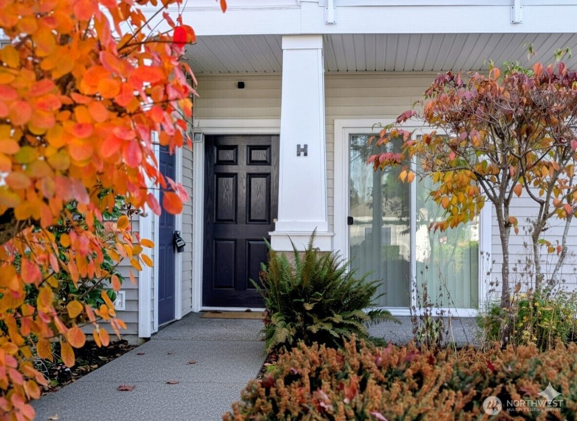 Property Photo:  6409  Hazel Lane SE H  WA 98092 